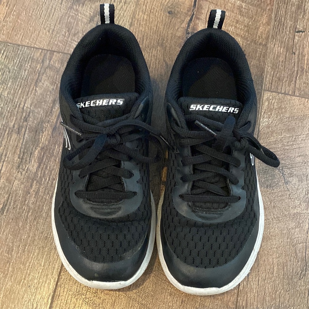 Skechers size 3